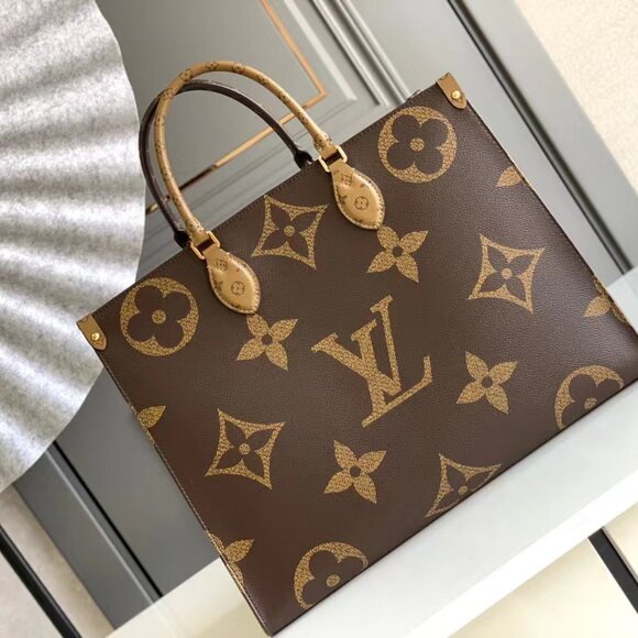 Louis Vuitton Handheld Bags, Chain Bags - Picture 1 of 9